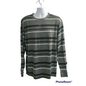 Men's XL pullover shirt by Volcom